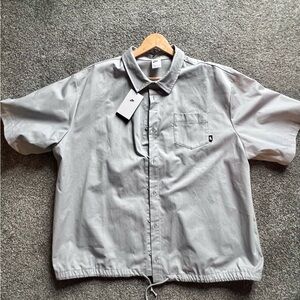 Nike Men's Gray Short Sleeve Shirt Jacket